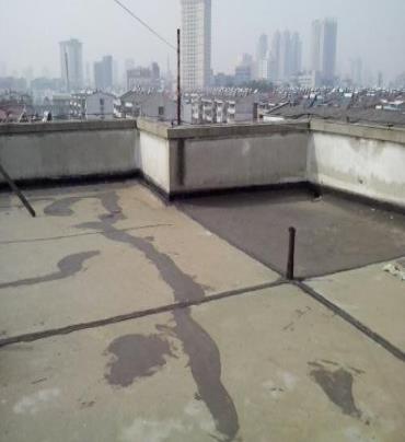 青岛漏水维修 楼顶漏水是什么原因，楼顶漏水维修方法是什么?